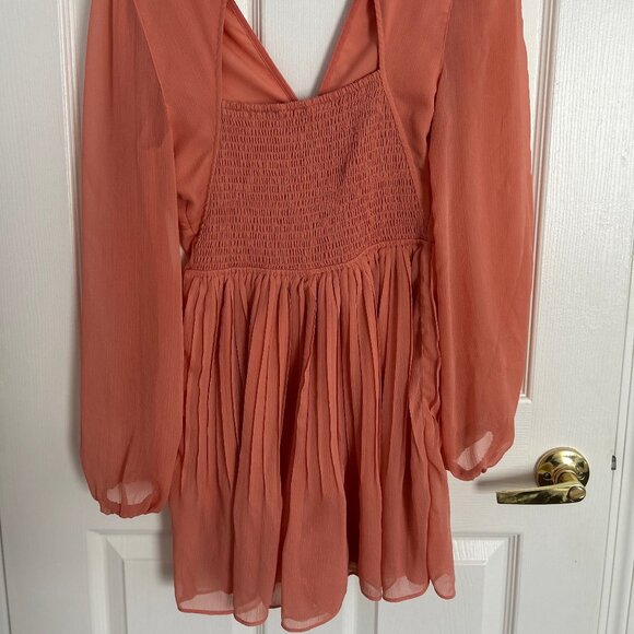 EXPRESS V-Neck Pleated Romper - Picture 8 of 8